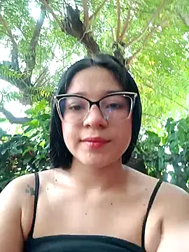 Snapshot of -VICKKY chatting on 03.21.25 -VICKKY online show from 03.21.25