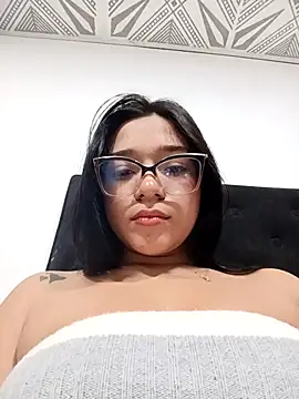 Snapshot of -VICKKY chatting on 10.08.25 -VICKKY online show from 10.08.25