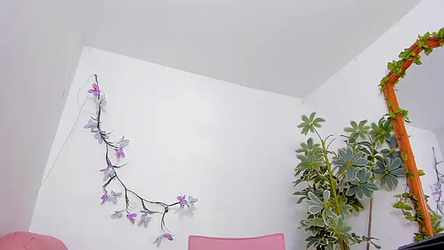 Snapshot of BonnieCute_ chatting on 02.24.26 BonnieCute online show from 02.24.26