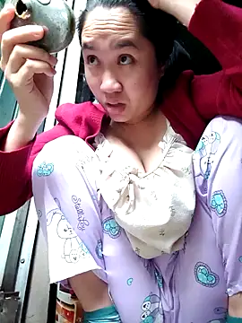 Snapshot of Dina_wet chatting on 12.28.24 Dina wet online show from 12.28.24