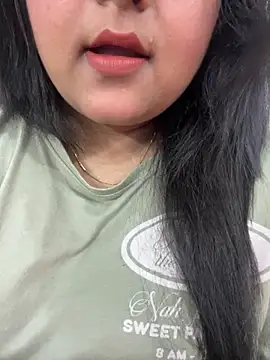 Snapshot of smile_pretty chatting on 02.02.26 smile pretty online show from 02.02.26