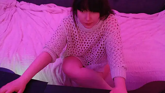 Lynylou online show from 12.22.24