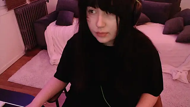 Lynylou online show from 12.26.24