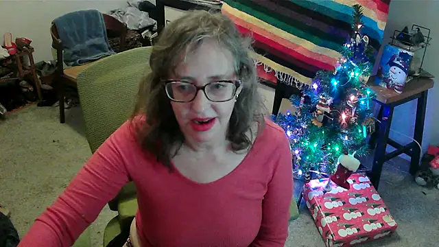 Snapshot of LilyLuscious chatting on 12.19.24 LilyLuscious online show from 12.19.24
