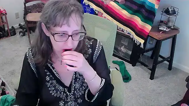 Snapshot of LilyLuscious chatting on 01.19.25 LilyLuscious online show from 01.19.25