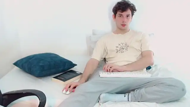 Snapshot of Elio555 chatting on 12.16.24 Elio555 online show from 12.16.24