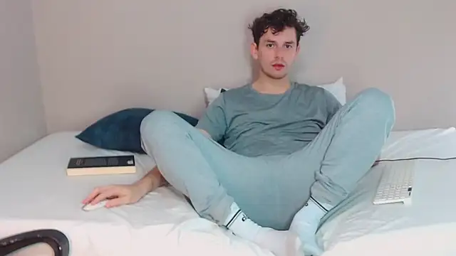 Snapshot of Elio555 chatting on 12.22.24 Elio555 online show from 12.22.24