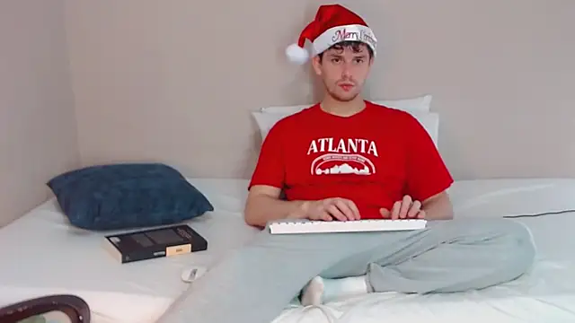 Snapshot of Elio555 chatting on 12.26.24 Elio555 online show from 12.26.24