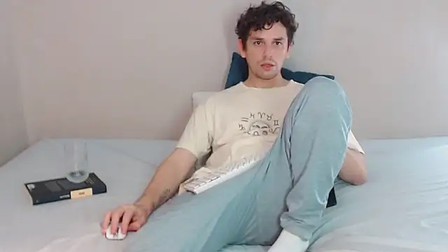 Snapshot of Elio555 chatting on 02.07.25 Elio555 online show from 02.07.25