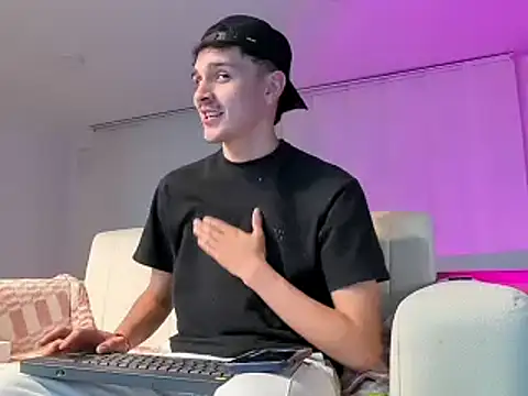 Snapshot of bastia_noooo chatting on 01.13.25 bastia noooo online show from 01.13.25