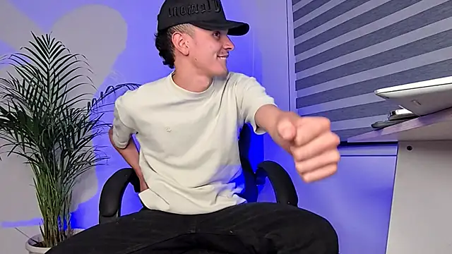 Snapshot of bastia_noooo chatting on 09.18.25 bastia noooo online show from 09.18.25