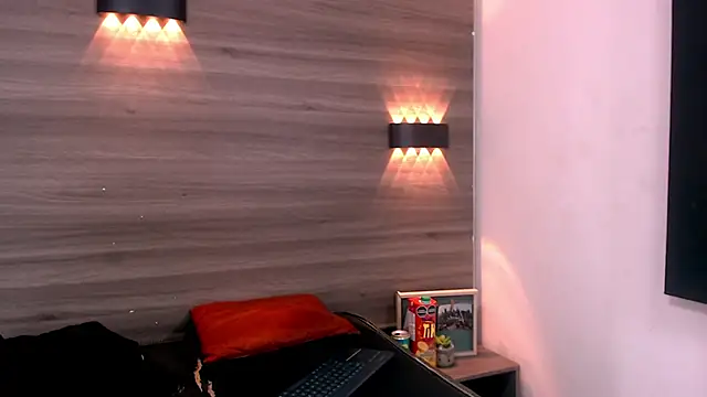 Snapshot of Levis_Montes chatting on 12.19.24 Levis Montes online show from 12.19.24