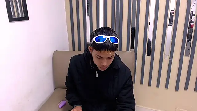 Snapshot of Levis_Montes chatting on 01.28.25 Levis Montes online show from 01.28.25