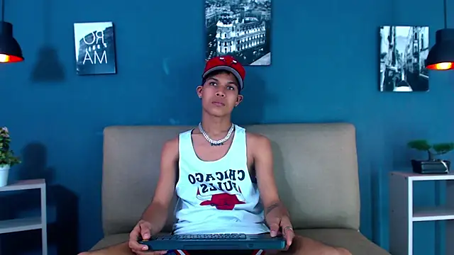 Snapshot of Levis_Montes chatting on 02.02.25 Levis Montes online show from 02.02.25