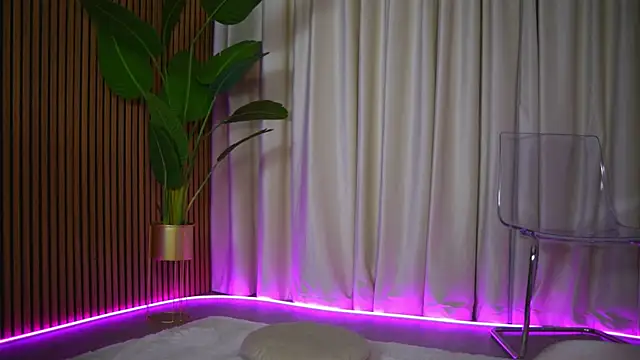 FoxieJullia online show from 02.08.26