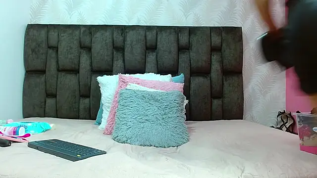 Snapshot of JuanitaDelMar chatting on 02.05.25 JuanitaDelMar online show from 02.05.25