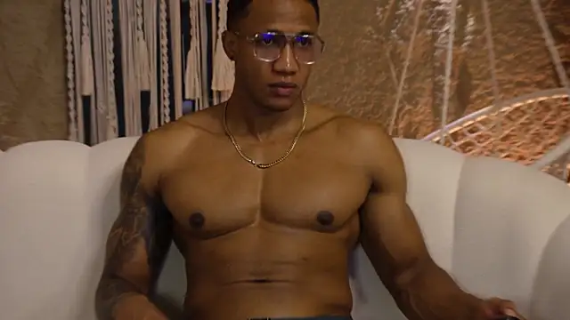 Logan Varela online show from 09.10.25