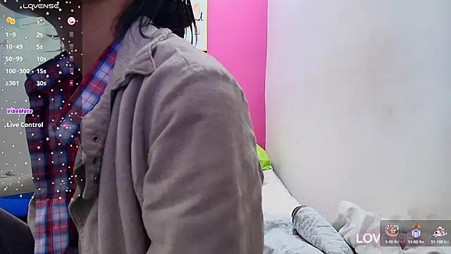 Snapshot of yourcuteneighbourr chatting on 01.04.25 yourcuteneighbourr online show from 01.04.25