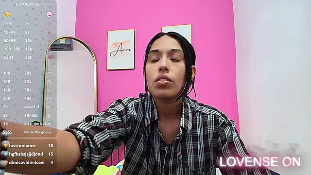 Snapshot of yourcuteneighbourr chatting on 01.11.25 yourcuteneighbourr online show from 01.11.25