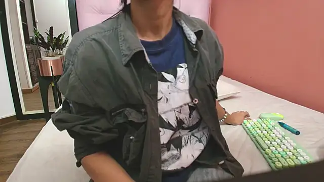 Snapshot of yourcuteneighbourr chatting on 01.16.25 yourcuteneighbourr online show from 01.16.25