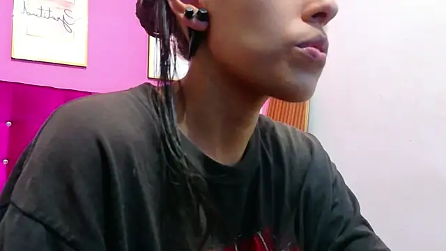 Snapshot of yourcuteneighbourr chatting on 07.25.26 yourcuteneighbourr online show from 07.25.26