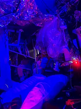 gurlnips online show from 12.17.25