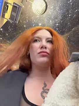 Snapshot of Liv_Fay chatting on 02.10.26 Liv Fay online show from 02.10.26