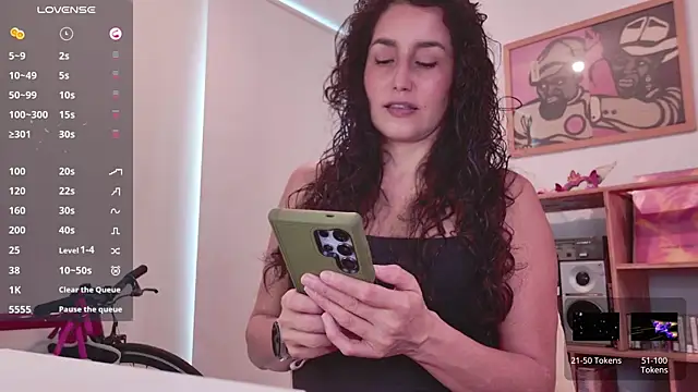 Snapshot of AndreaGomez88 chatting on 11.29.25 AndreaGomez88 online show from 11.29.25