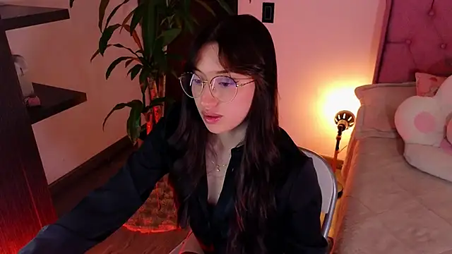 Snapshot of eimy22 chatting on 01.25.25 eimy22 online show from 01.25.25