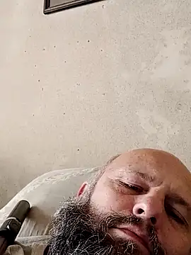 Snapshot of AlexandruCsaba chatting on 11.11.25 AlexandruCsaba online show from 11.11.25