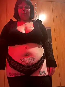 Snapshot of CrisyFerreira chatting on 10.16.25 CrisyFerreira online show from 10.16.25