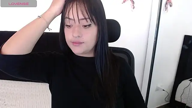 jjulietha95 online show from 10.25.25