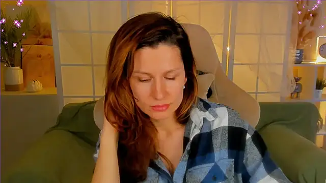 Snapshot of April_o_Nill chatting on 12.27.24 April o Nill online show from 12.27.24