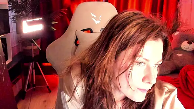 April o Nill online show from 04.12.26