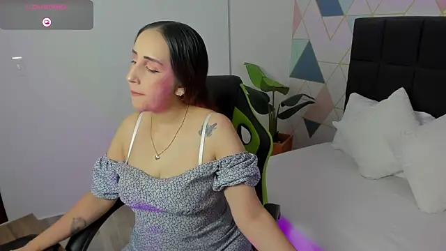 Snapshot of jadde13_ chatting on 10.01.25 jadde13 online show from 10.01.25