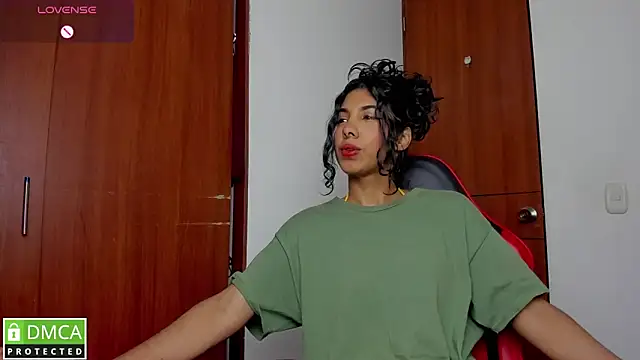 Snapshot of jasmine_bunny_ chatting on 10.30.25 jasmine bunny online show from 10.30.25