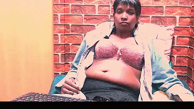 Snapshot of Fuckable_Nasty_MILF chatting on 06.28.26 Fuckable Nasty MILF online show from 06.28.26