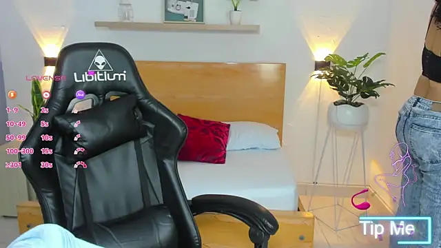 Snapshot of aixa_15 chatting on 03.21.25 aixa 15 online show from 03.21.25