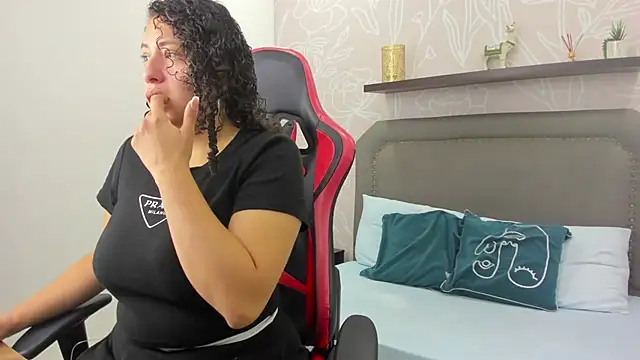 Snapshot of aixa_15 chatting on 09.17.25 aixa 15 online show from 09.17.25