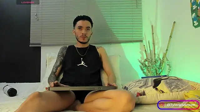 Snapshot of Tylergiuseppe_ chatting on 01.17.25 Tylergiuseppe  online show from 01.17.25
