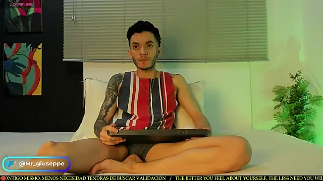 Snapshot of Tylergiuseppe_ chatting on 09.26.25 Tylergiuseppe  online show from 09.26.25