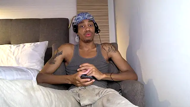 Snapshot of Skinnyblackman chatting on 04.27.26 Skinnyblackman online show from 04.27.26