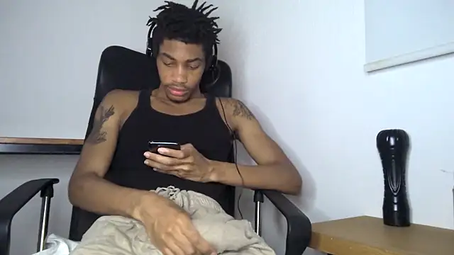 Snapshot of Skinnyblackman chatting on 05.24.26 Skinnyblackman online show from 05.24.26