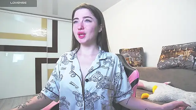 Luxuryalma online show from 06.16.26