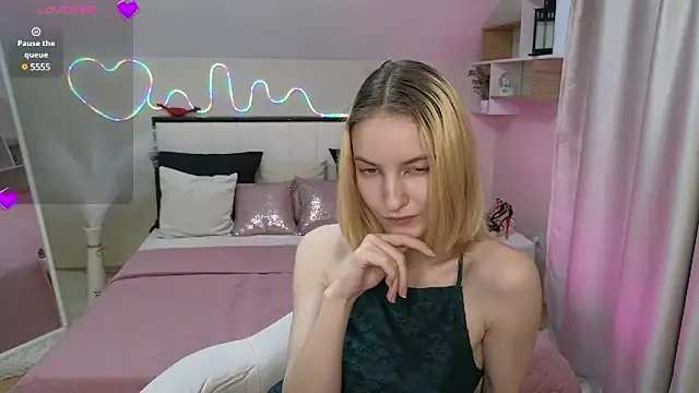 Snapshot of IrisPorter chatting on 03.14.25 IrisPorter online show from 03.14.25