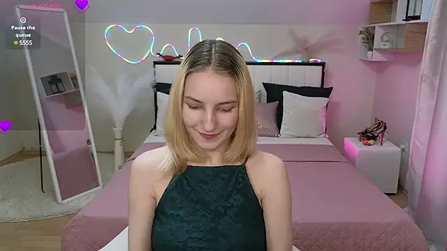 Snapshot of IrisPorter chatting on 03.14.25 IrisPorter online show from 03.14.25