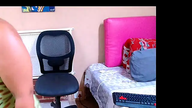 Snapshot of CurvyAfricanGoddess chatting on 12.10.24 CurvyAfricanGoddess online show from 12.10.24