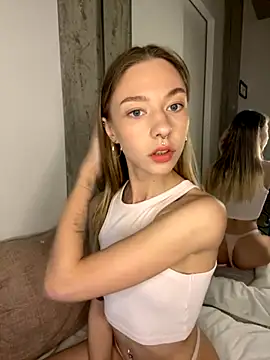 Snapshot of _urbestie_ chatting on 10.03.25 urbestie online show from 10.03.25