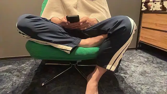 atom0407 online show from 04.30.26