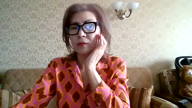 Snapshot of Elegant00Lady chatting on 03.11.26 Elegant00Lady online show from 03.11.26